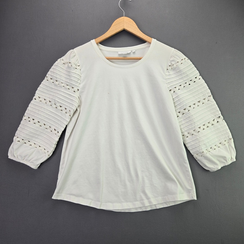 Chico's Knit Top Eyelet Lace Pleated Sleeve Size 1 M White 3/4 Sleeve Blouse